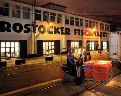 Rostocker Fischmarkt bei Nacht