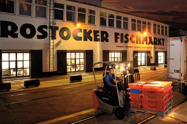 Rostocker Fischmarkt bei Nacht